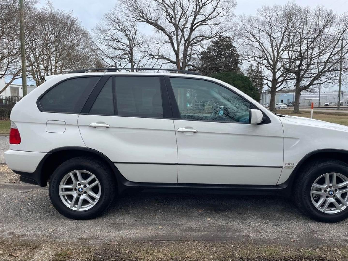 2004 WHITE /Black BMW X5 (5UXFA13514L) with an i6 3.0 engine, Automatic transmission, located at 5700 Curlew Drive, Norfolk, VA, 23502, (757) 455-6330, 36.841885, -76.209412 - Photo#5